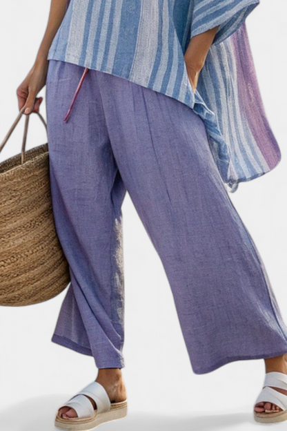 Carlotta – Top elegante color lavanda e azzurro con pantaloni di lino